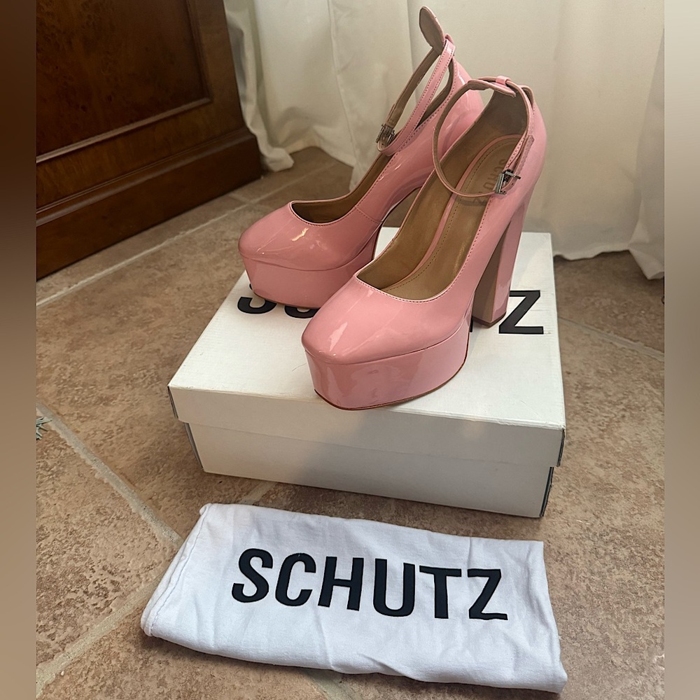 Schutz Light Pink Patent Leather Renee Heel, Size 7